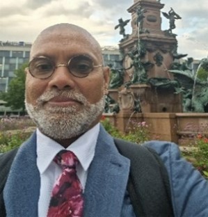 Public Governor Tilak Ginge.jpg